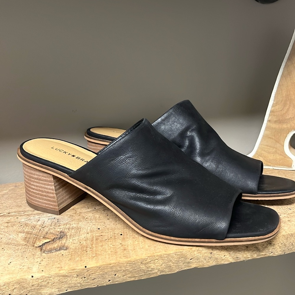 Lucky Brand slip on sandal size 10